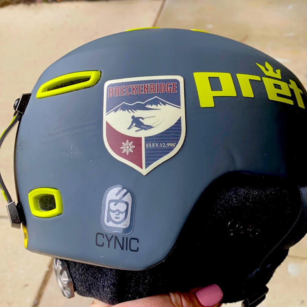Pret Cynic X snowboard/ski helmet.